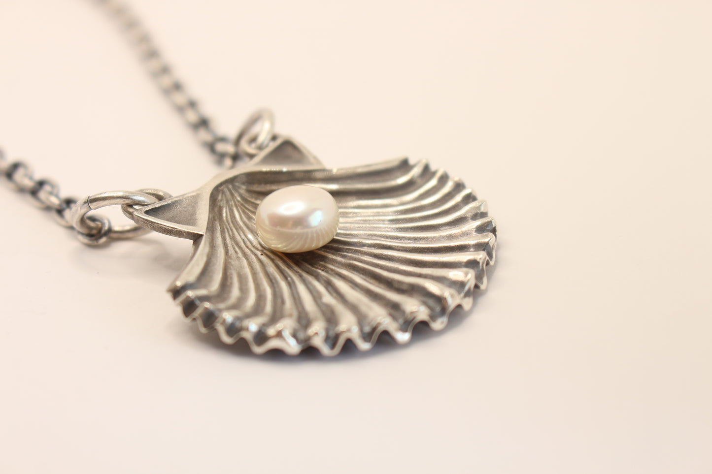 Sterling Silver and Pearl Shell necklace - Realistic Shell