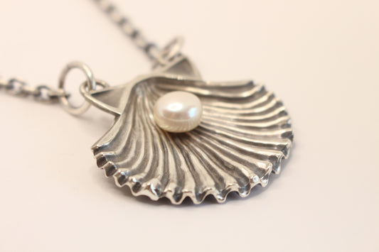 Sterling Silver and Pearl Shell necklace - Realistic Shell