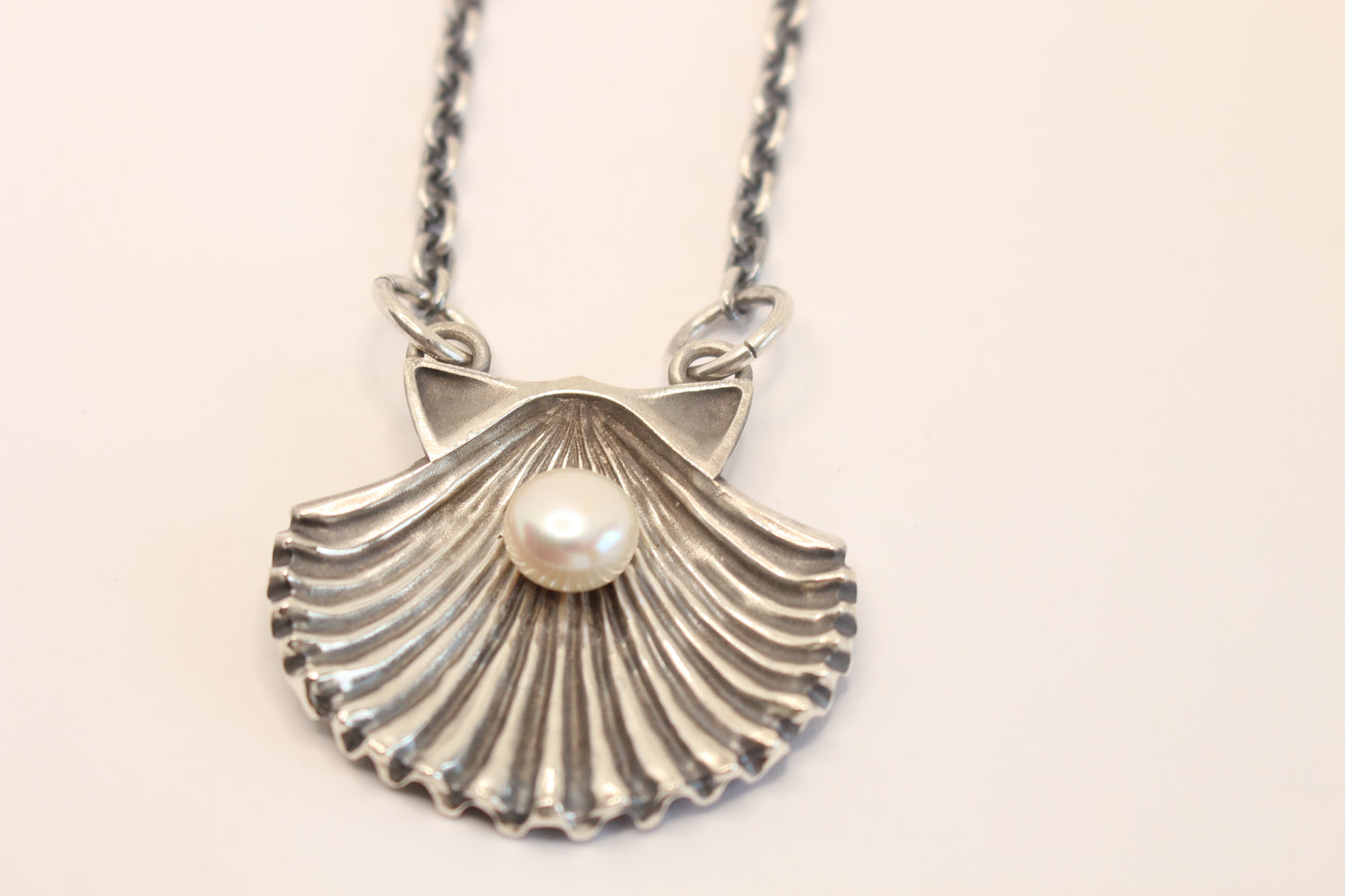 Sterling Silver and Pearl Shell necklace - Realistic Shell