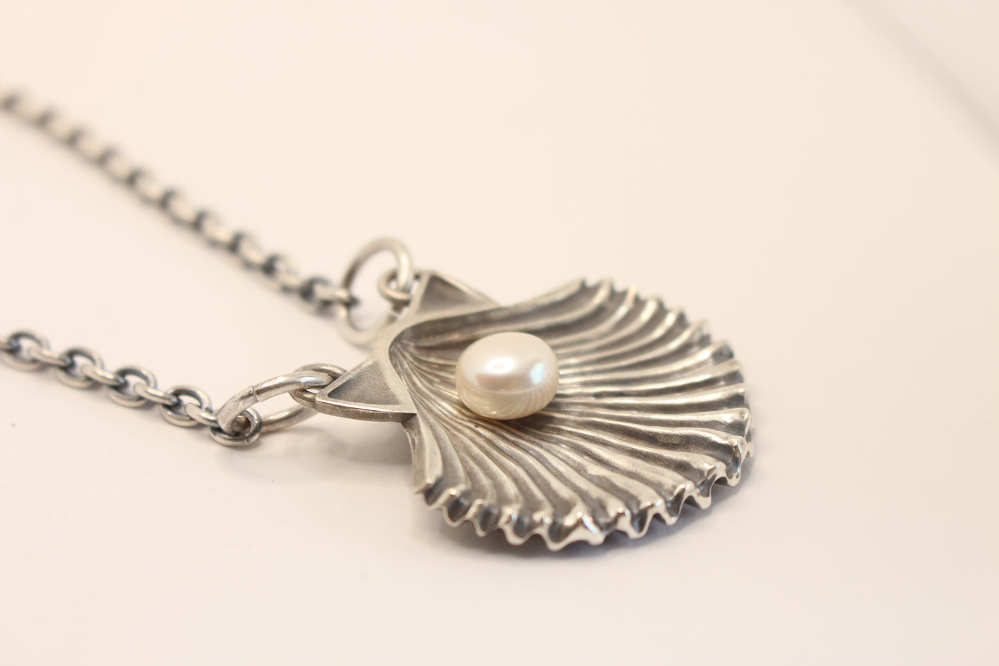 Sterling Silver and Pearl Shell necklace - Realistic Shell