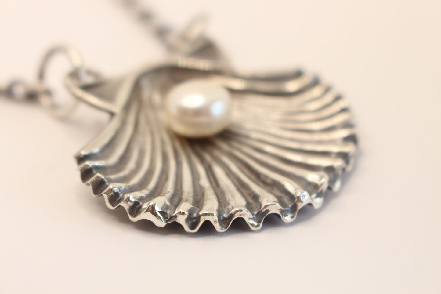 Sterling Silver and Pearl Shell necklace - Realistic Shell